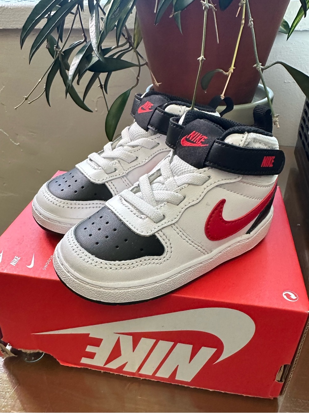 NIB Nike Court Borough Mid 2